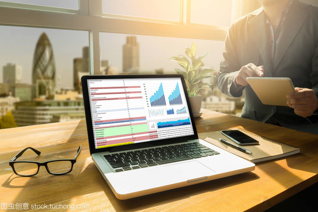 商務信息技術人士工作硬數據分析